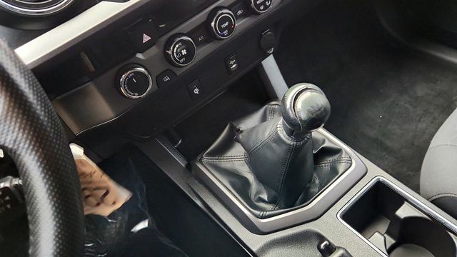 2016 Toyota Tacoma TRD Sport Double Cab 4WD V6 Manual w/ Towing Package - 23010083 - 15