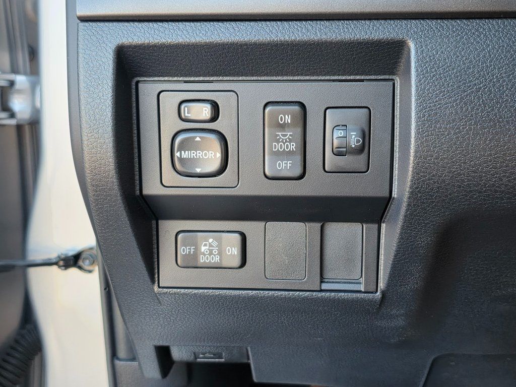 2016 Toyota Tundra  - 22944119 - 39