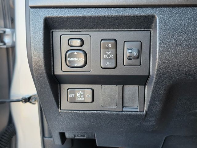 2016 Toyota Tundra  - 22944119 - 39