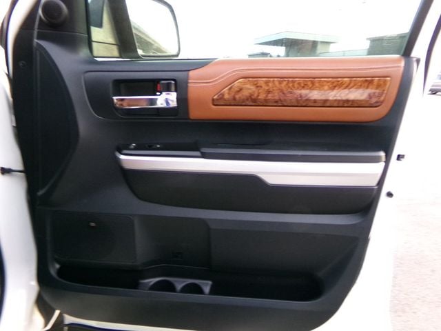 2016 Toyota Tundra 1794 Edition CrewMax 5.7L V8 FFV 4WD 6-Speed Automatic - 22982863 - 17