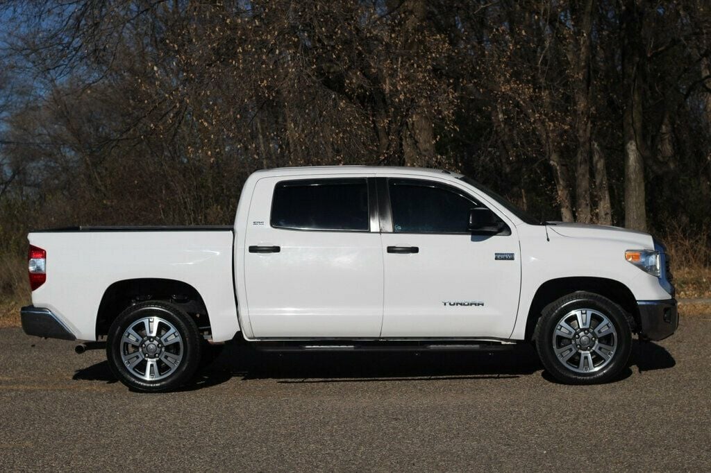 2016 Toyota Tundra SR5 photo 2
