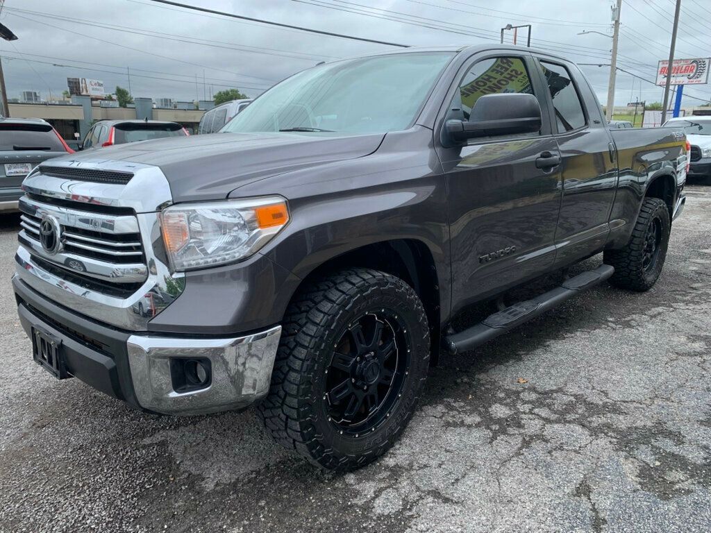 2016 Toyota Tundra SR5 CrewMax photo 2