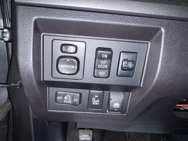 2016 Toyota Tundra SR5 CrewMax 5.7L V8 4WD 6-Speed Automatic - 22991975 - 14