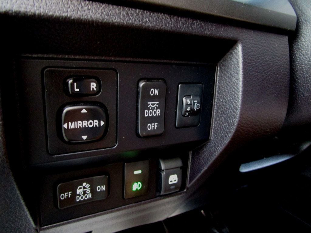 2016 Toyota Tundra SR5 CrewMax 5.7L V8 FFV 4WD 6-Speed Automatic - 22920280 - 25
