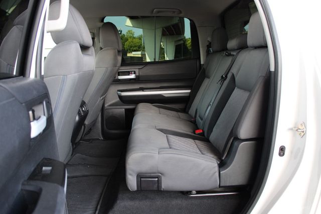 2016 Toyota Tundra SR5 CrewMax 5.7L V8 FFV 4WD 6-Speed Automatic - 23049745 - 13