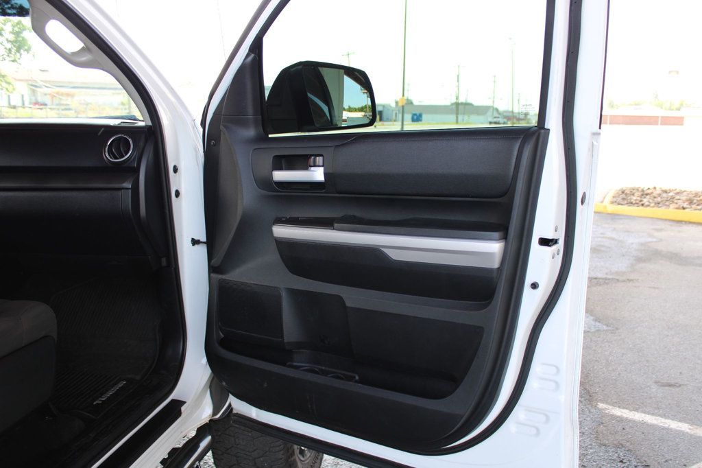 2016 Toyota Tundra SR5 CrewMax 5.7L V8 FFV 4WD 6-Speed Automatic - 23049745 - 16