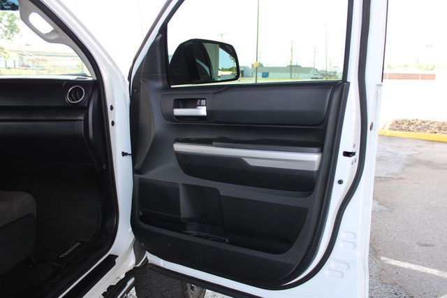 2016 Toyota Tundra SR5 CrewMax 5.7L V8 FFV 4WD 6-Speed Automatic - 23049745 - 16