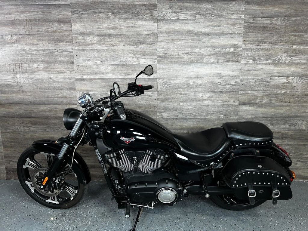 2016 Victory Vegas 8-Ball LOW MILES! - 22634537 - 10