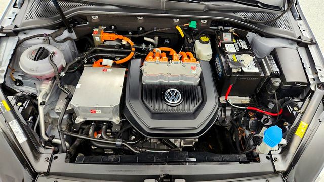 2016 Volkswagen e-Golf SE 4dr Hatchback - 23046023 - 25