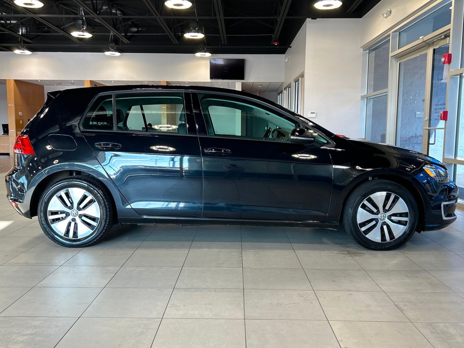 2016 Volkswagen e-Golf SEL Premium photo 13