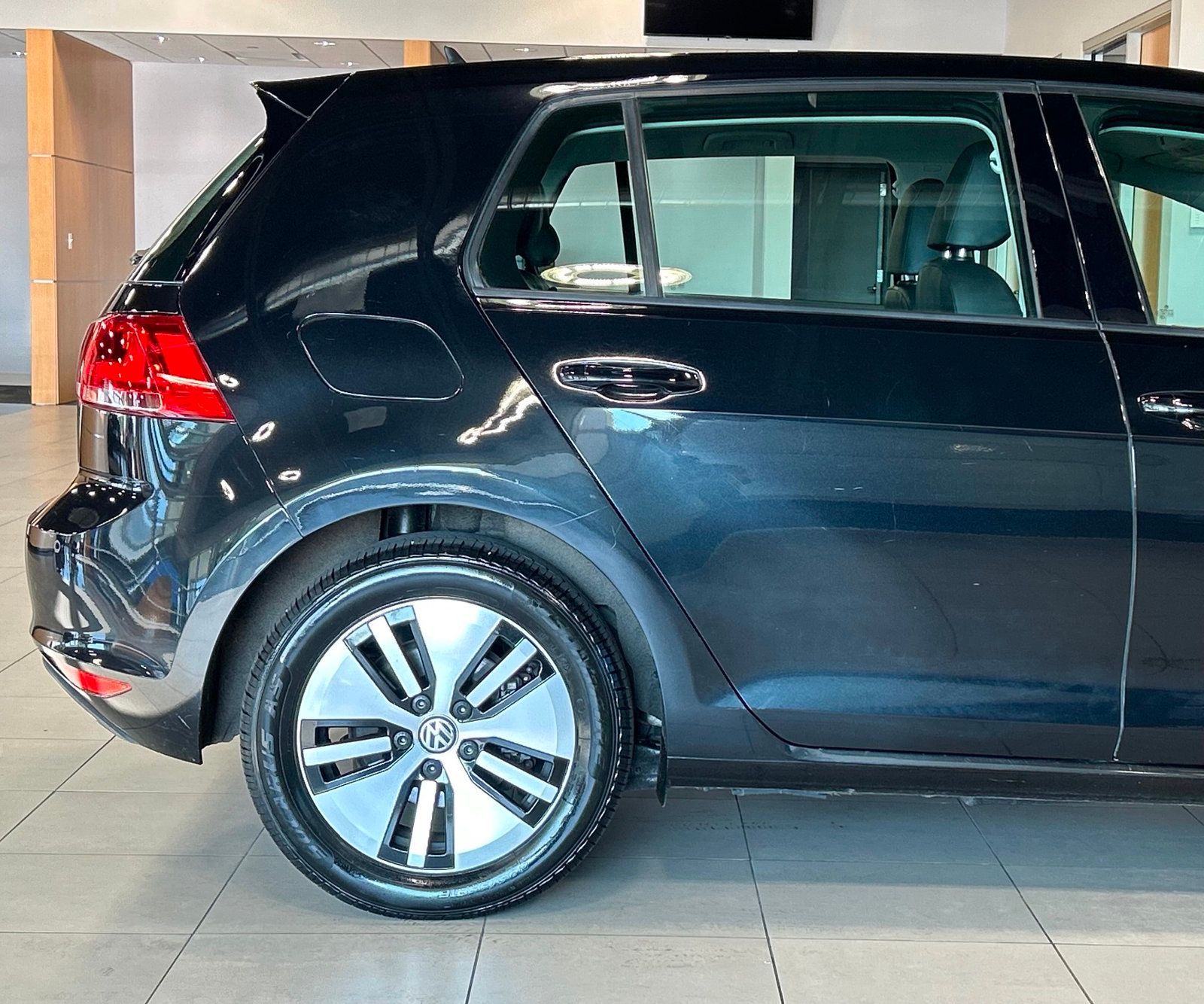 2016 Volkswagen e-Golf SEL Premium photo 15