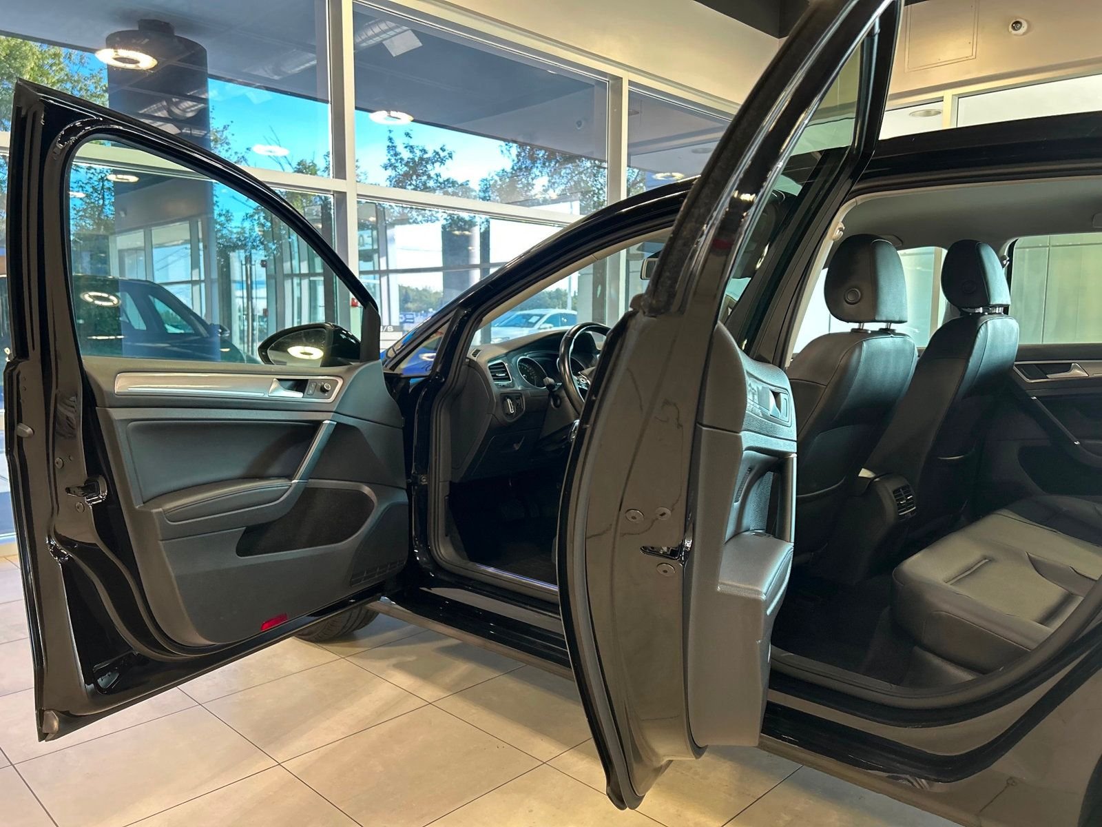2016 Volkswagen e-Golf SEL Premium photo 16