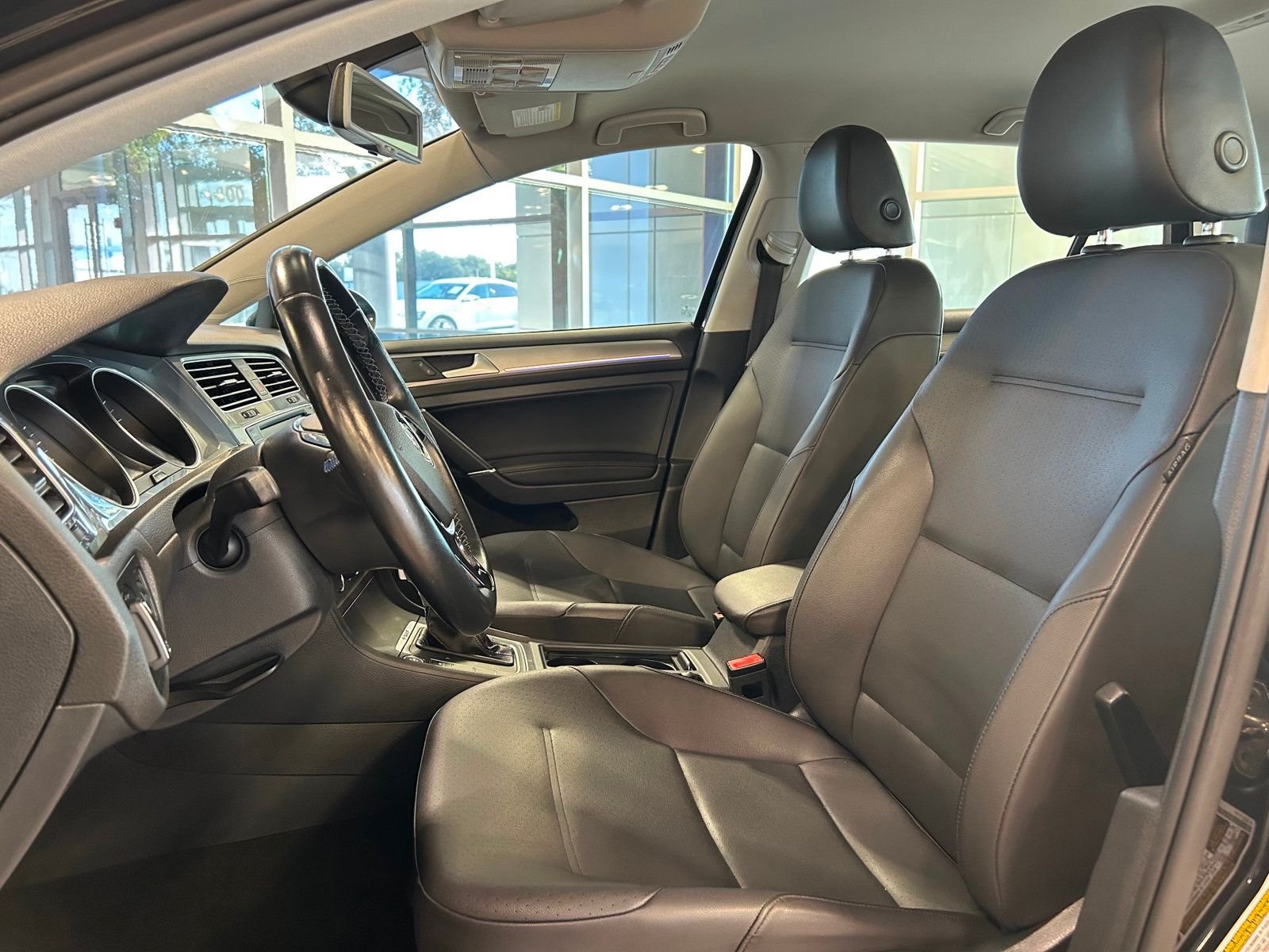 2016 Volkswagen e-Golf SEL Premium photo 18