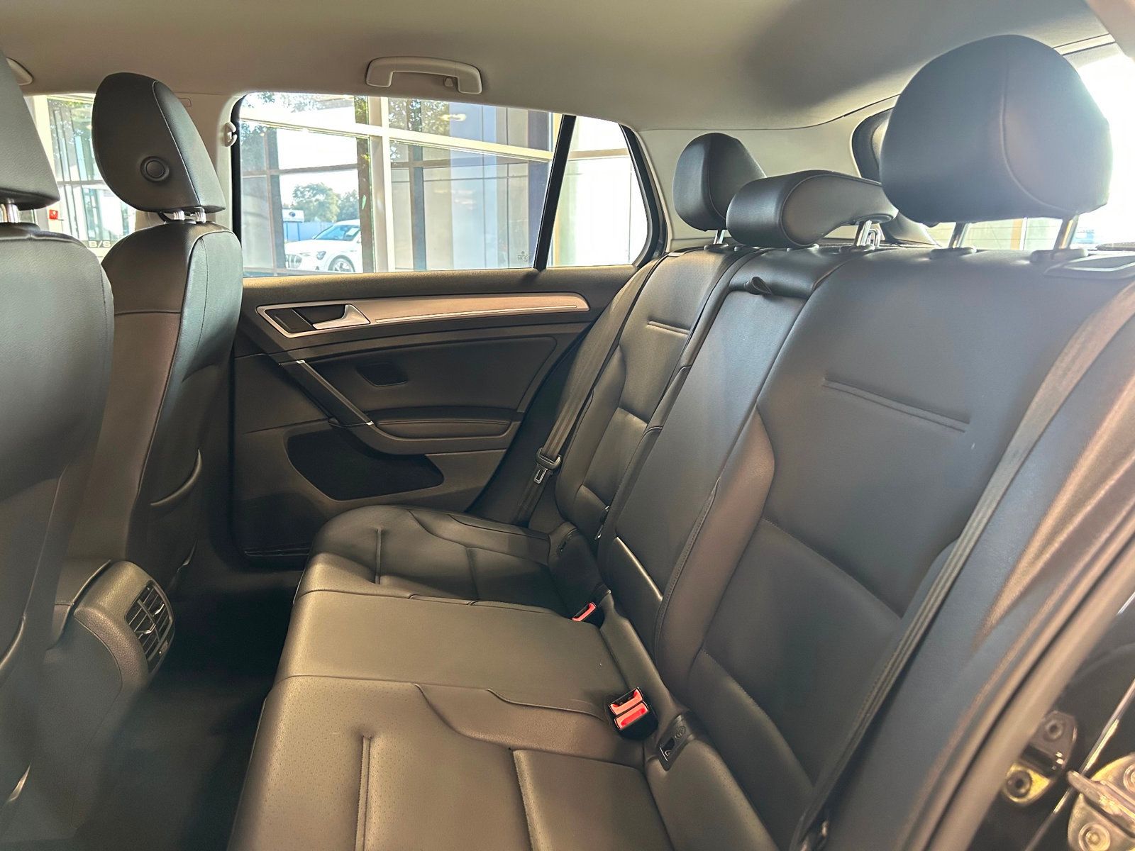 2016 Volkswagen e-Golf SEL Premium photo 19