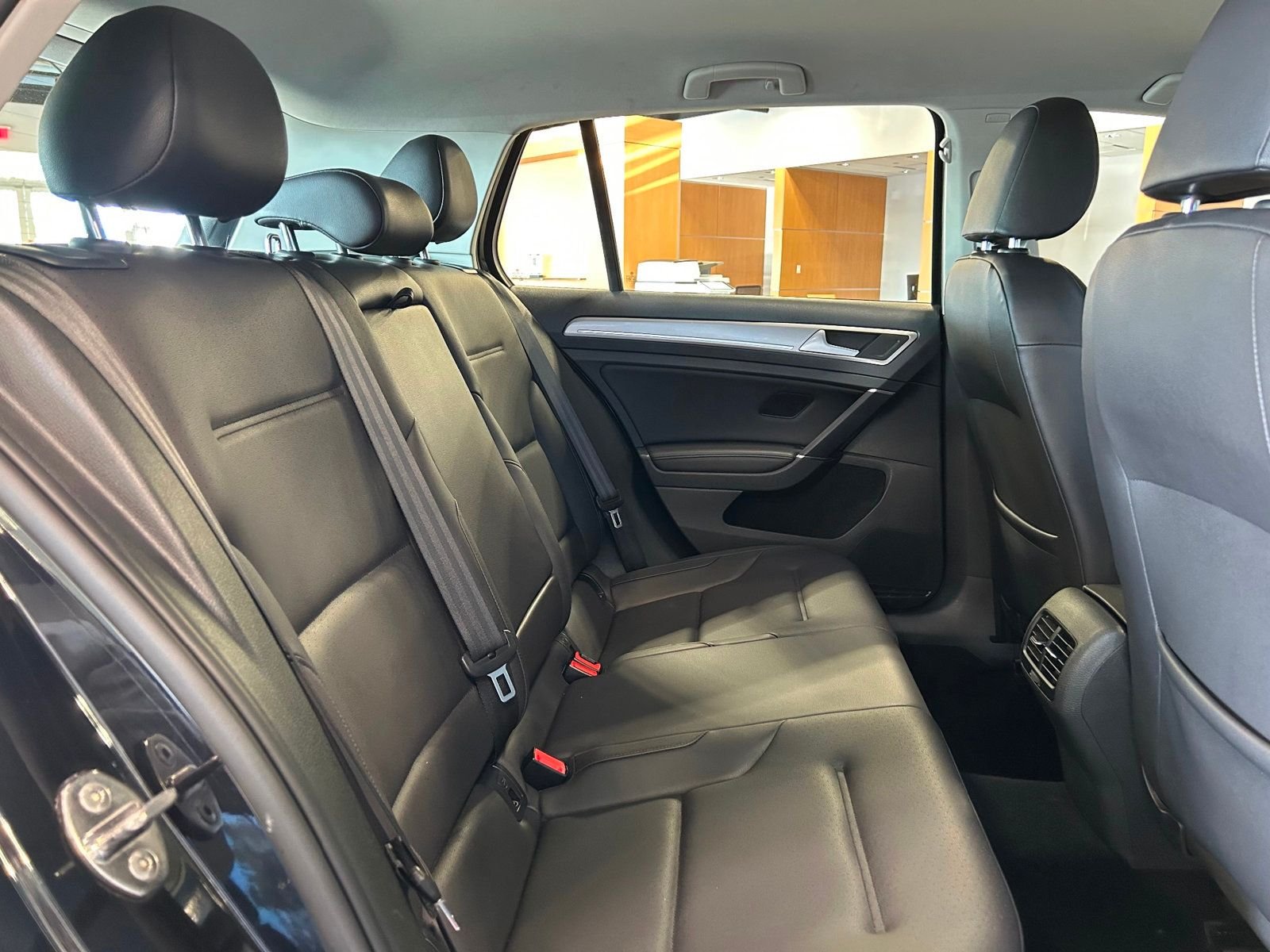 2016 Volkswagen e-Golf SEL Premium photo 20