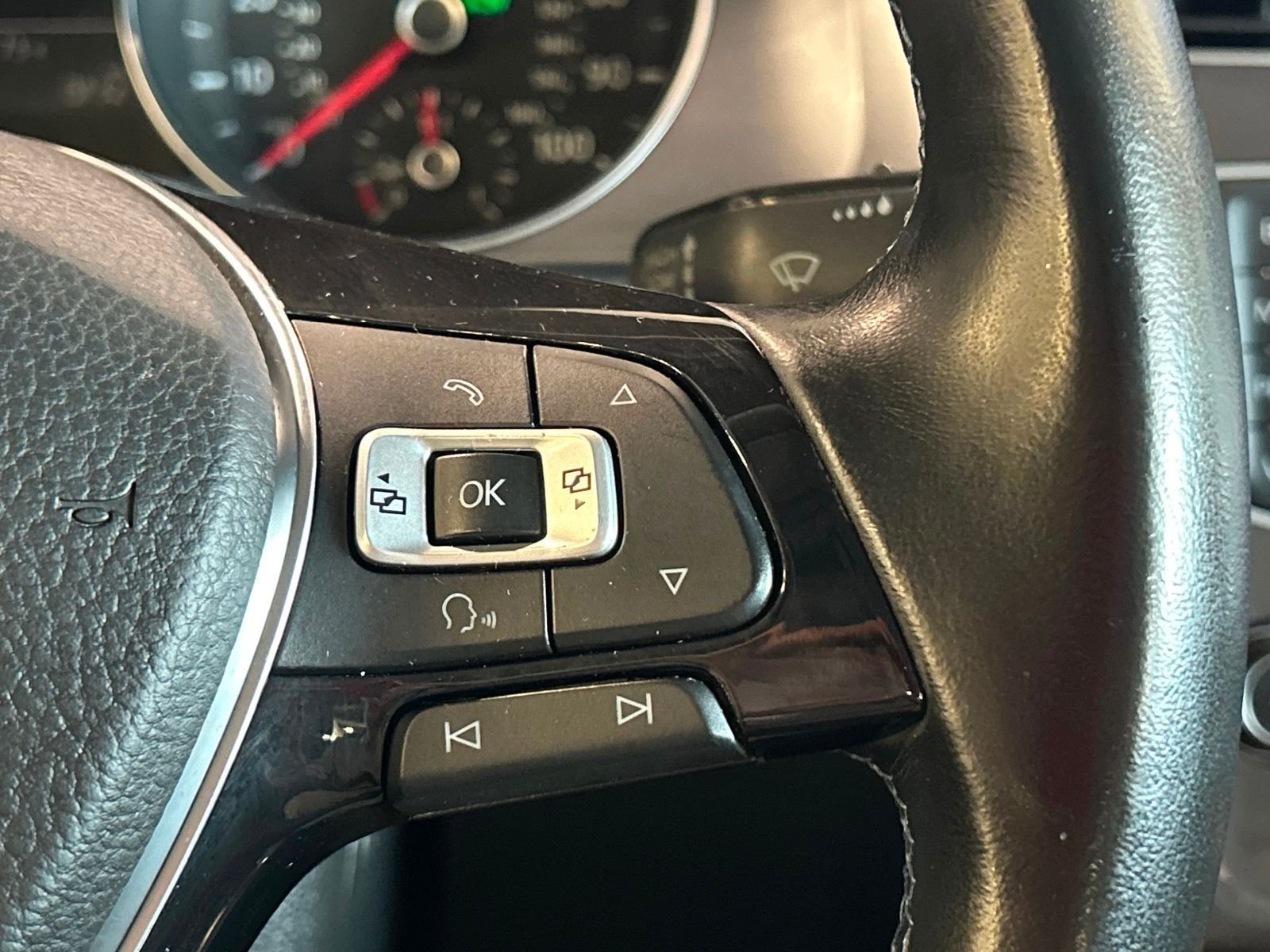 2016 Volkswagen e-Golf SEL Premium photo 24