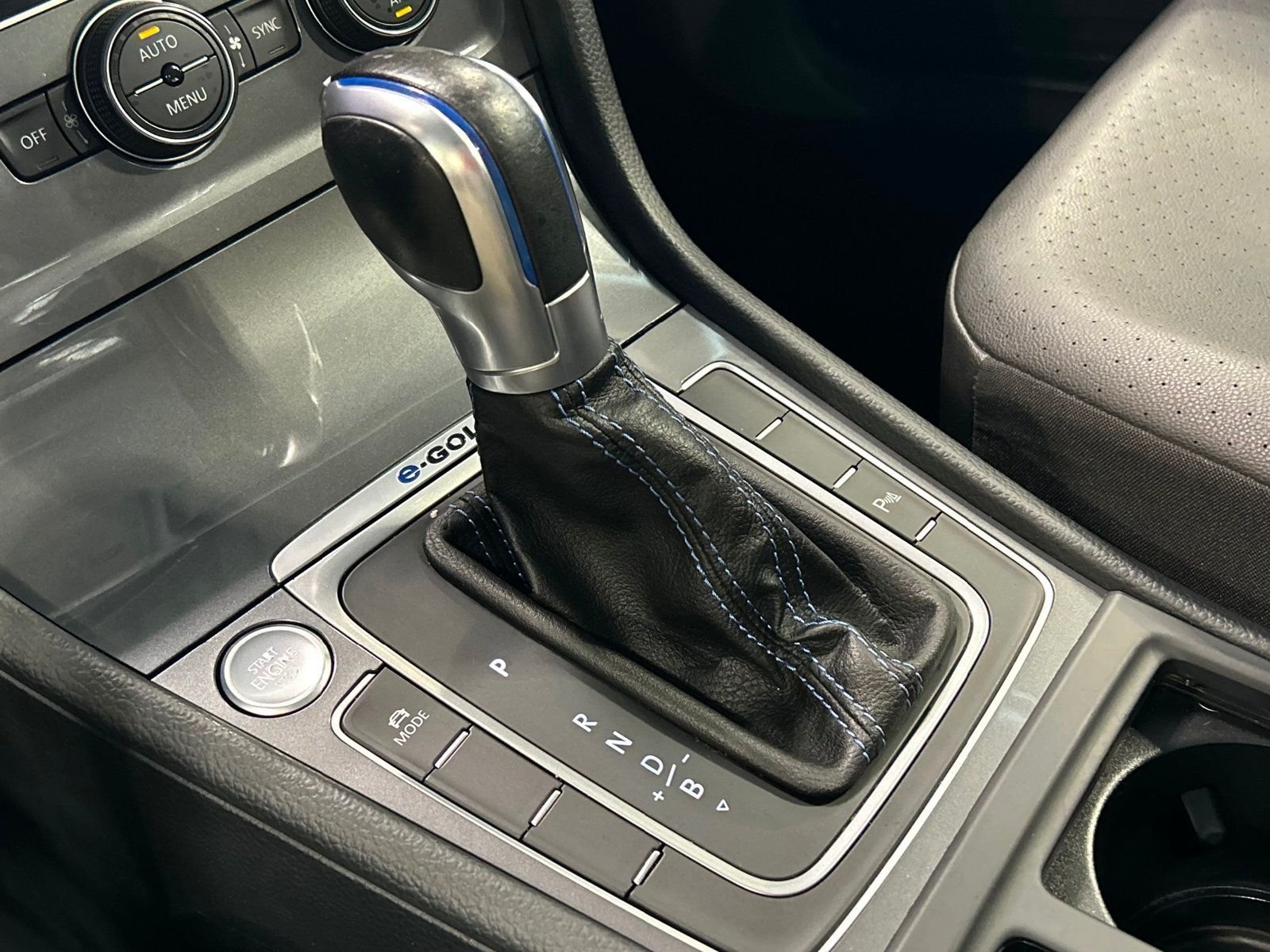 2016 Volkswagen e-Golf SEL Premium photo 30