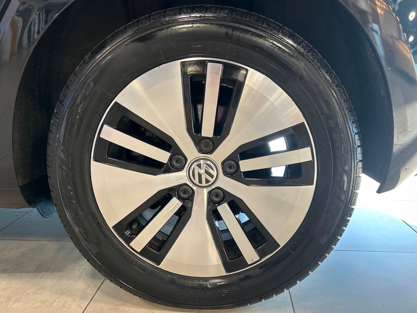 2016 Volkswagen e-Golf SEL Premium photo 33