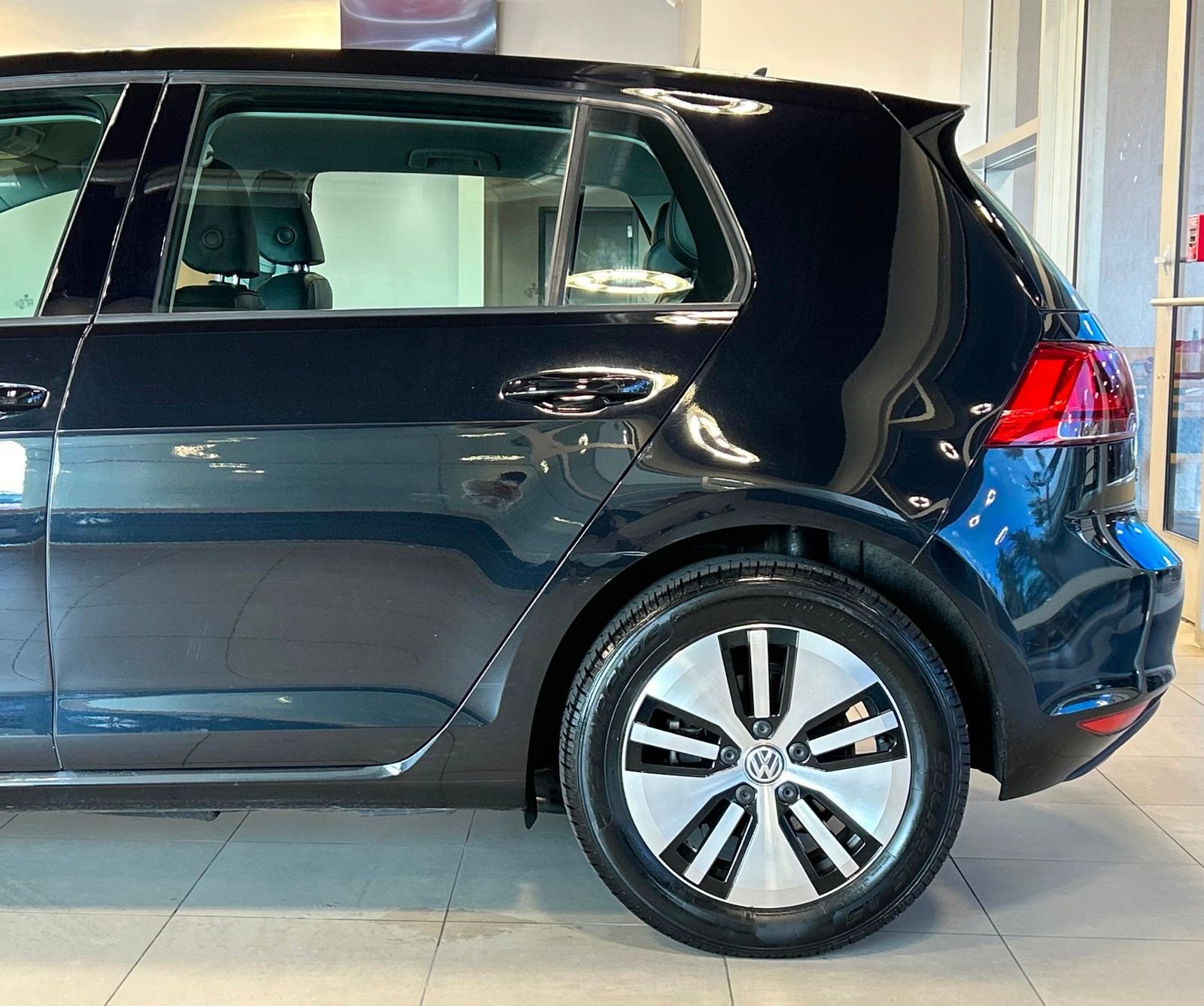 2016 Volkswagen e-Golf SEL Premium photo 7