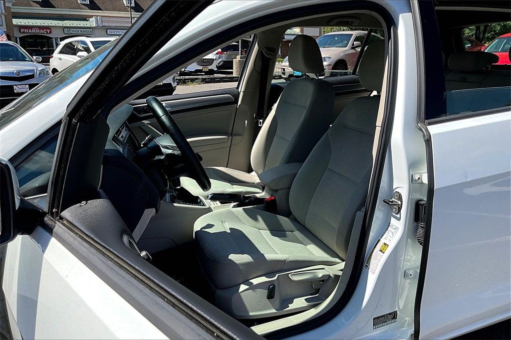 2016 Volkswagen Golf TSI S photo 7