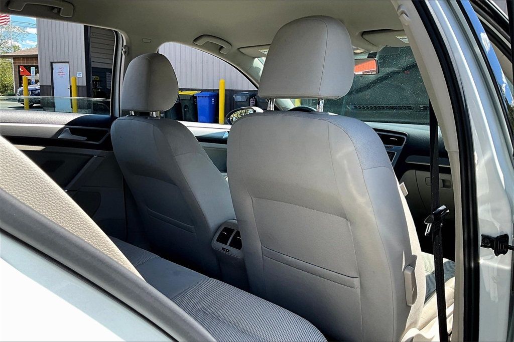 2016 Volkswagen Golf TSI S photo 12