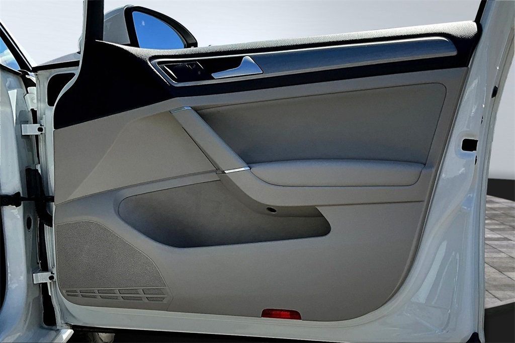 2016 Volkswagen Golf TSI S photo 13