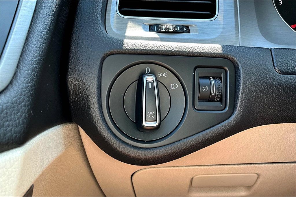 2016 Volkswagen Golf TSI S photo 25