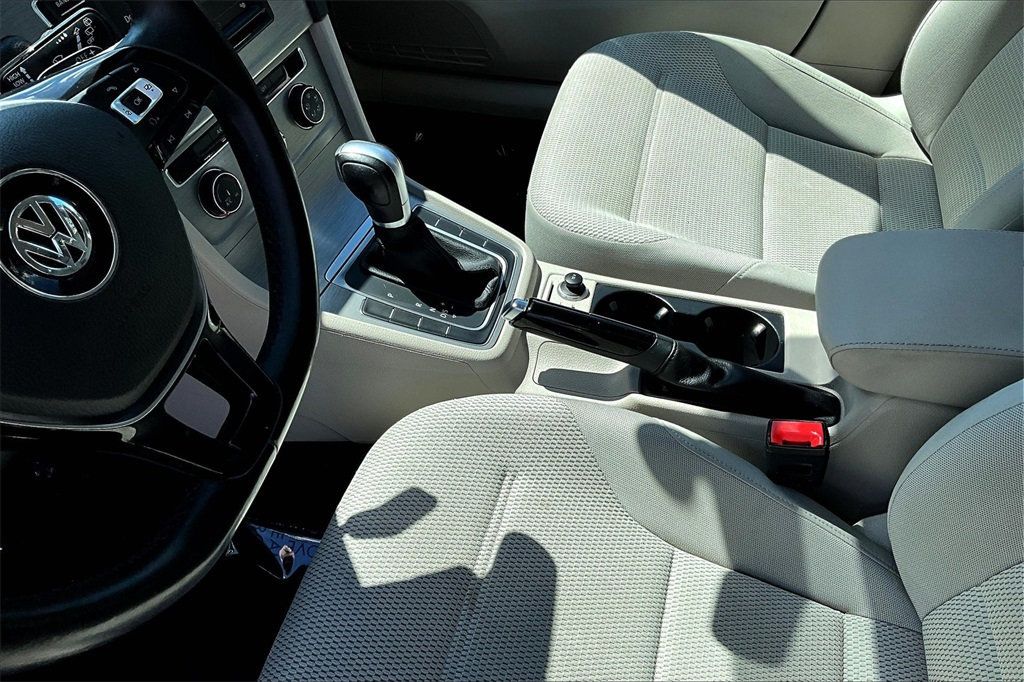 2016 Volkswagen Golf TSI S photo 28