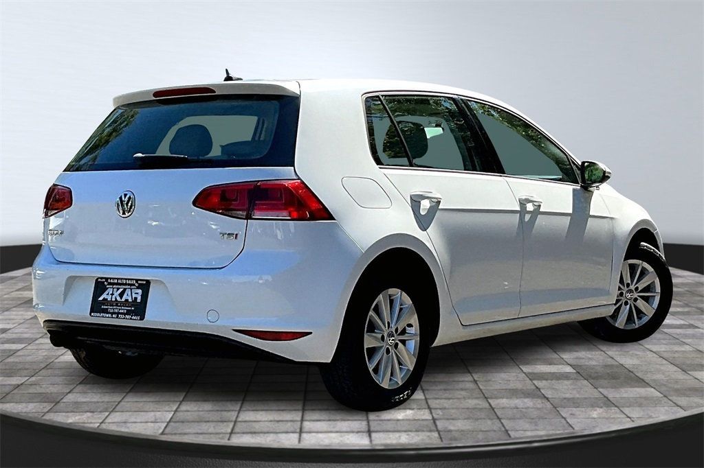 2016 Volkswagen Golf TSI S photo 2