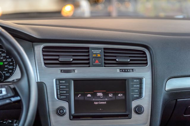 2016 Volkswagen Golf TSI S 4dr Hatchback Automatic - 22962879 - 24