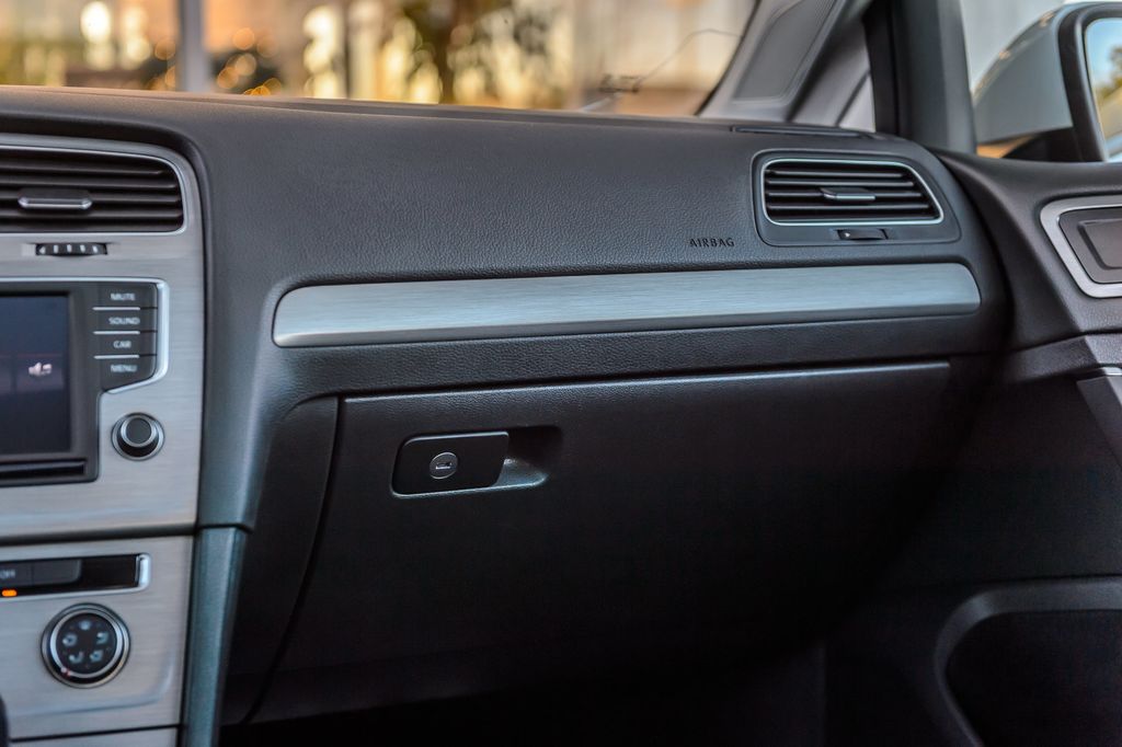 2016 Volkswagen Golf TSI S 4dr Hatchback Automatic - 22962879 - 29