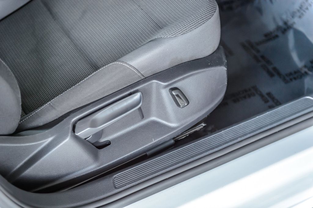 2016 Volkswagen Golf TSI S 4dr Hatchback Automatic - 22962879 - 39