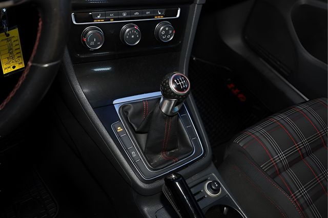 2016 VOLKSWAGEN GOLF GTI S - 23009389 - 26