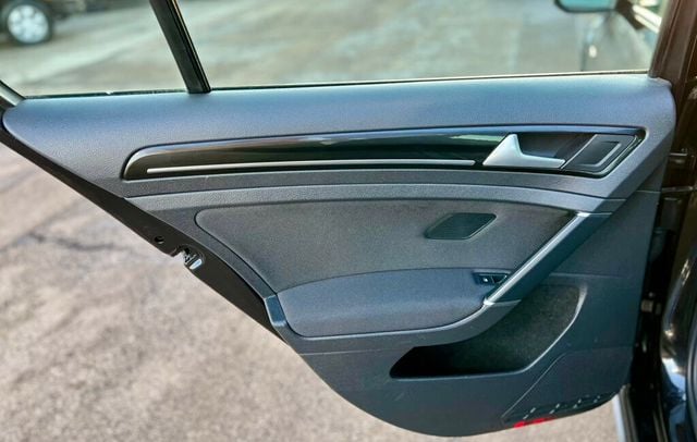 2016 Volkswagen Golf GTI S/SE - 22963188 - 9