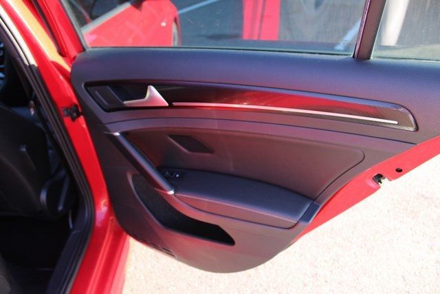 2016 Volkswagen Golf R Base photo 16