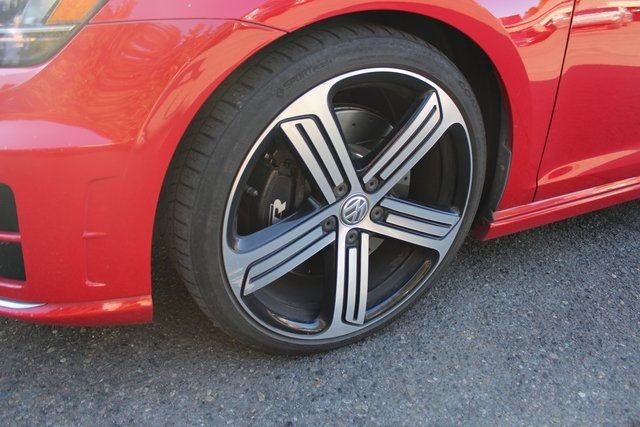 2016 Volkswagen Golf R Base photo 8