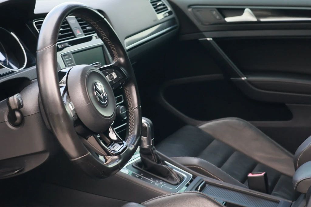 2016 Volkswagen Golf R photo 9