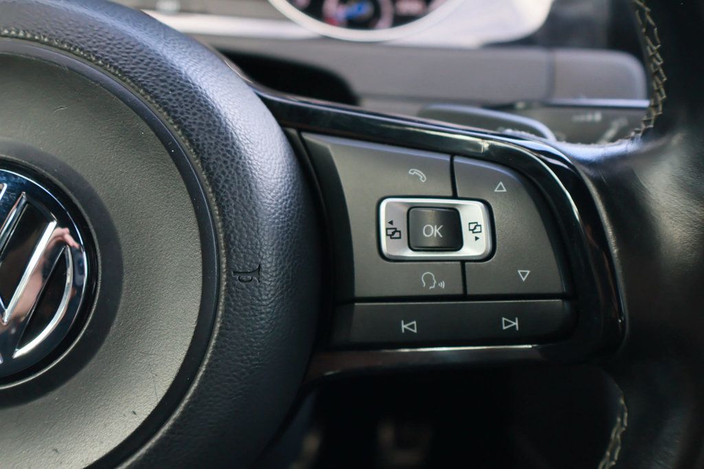 2016 Volkswagen Golf R photo 13