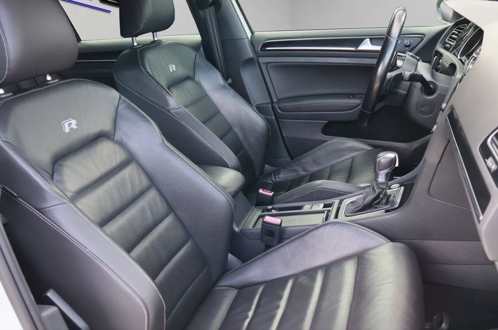 2016 Volkswagen Golf R photo 32