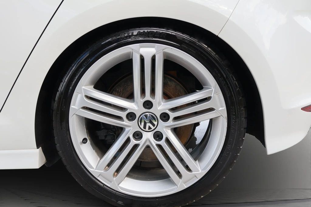 2016 Volkswagen Golf R photo 36