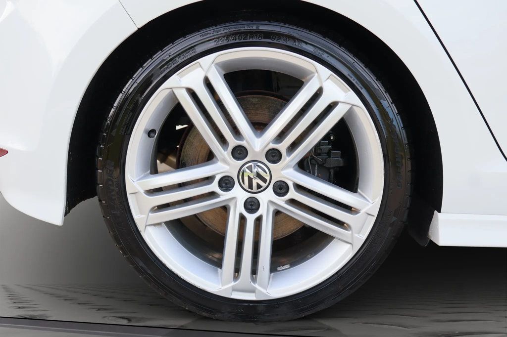 2016 Volkswagen Golf R photo 37