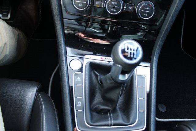 2016 Volkswagen Golf R w/DCC/Nav 4dr Hatchback Manual - 22918843 - 12