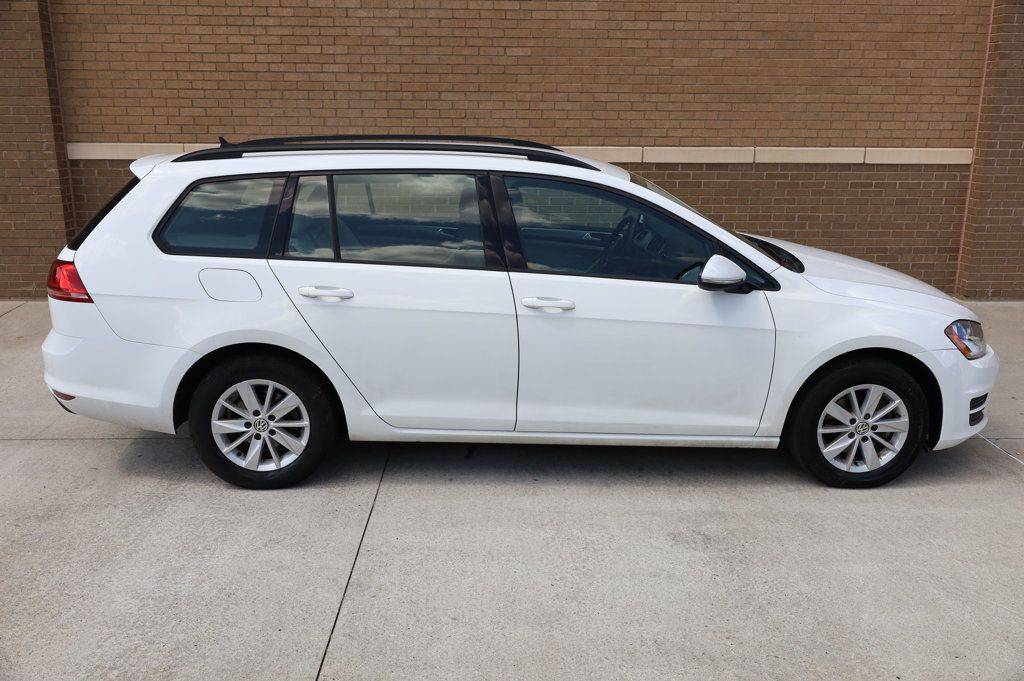 2016 Volkswagen Golf SportWagen TSI S photo 3