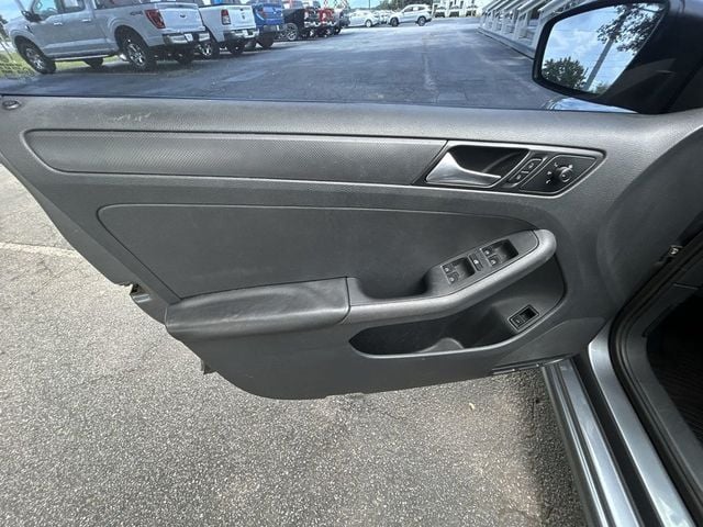 2016 Volkswagen Jetta Sedan S - 23039188 - 11