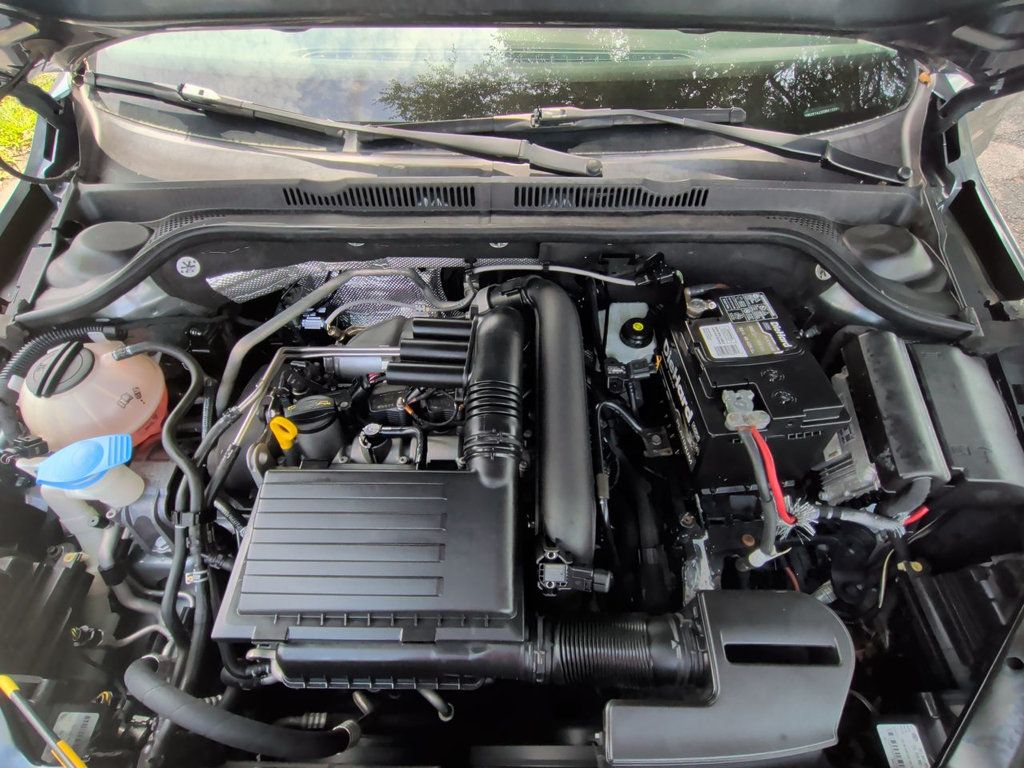 Volkswagen Jetta Sedan S photo 11