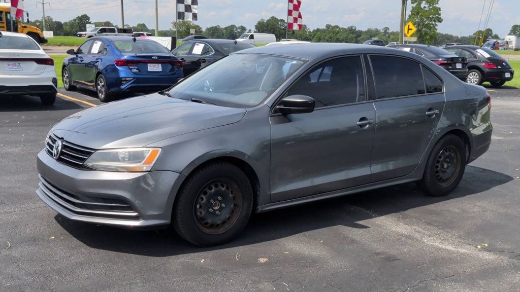Volkswagen Jetta Sedan S photo 4