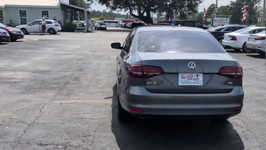 Volkswagen Jetta Sedan S photo 7
