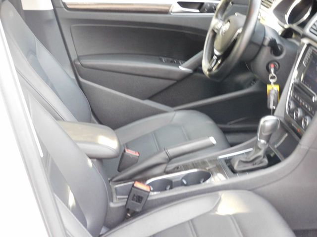 2016 Volkswagen Passat  - 19541439 - 13