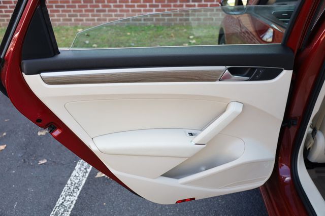 2016 Volkswagen Passat  - 22936127 - 16