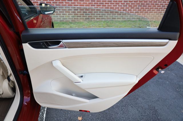 2016 Volkswagen Passat  - 22936127 - 19